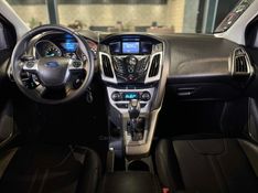 FORD FOCUS 2.0 SE SEDAN 16V 2014/2014 GRIFFCAR MULTIMARCAS DOIS IRMÃOS / Carros no Vale