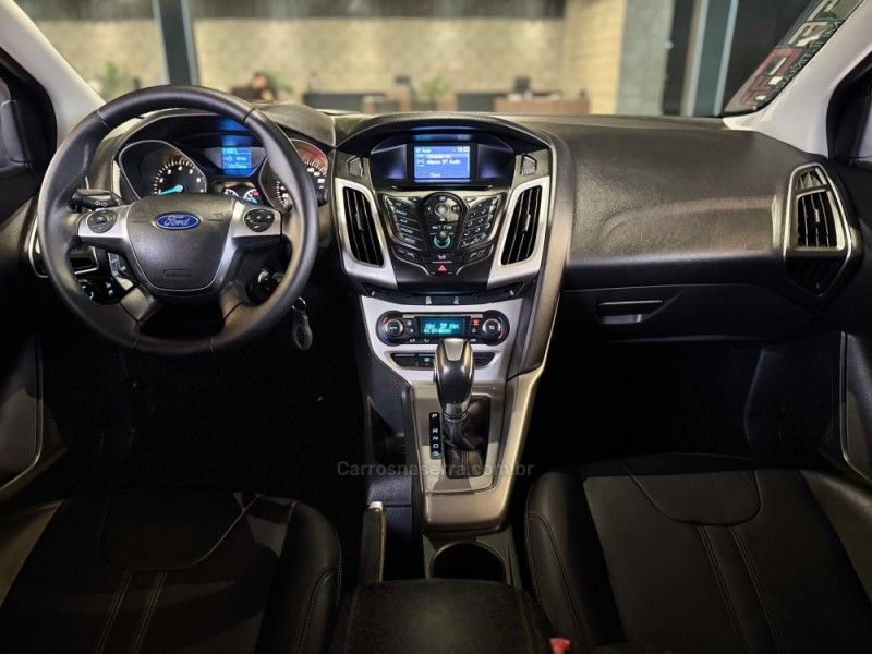FORD FOCUS 2.0 SE SEDAN 16V 2014/2014 GRIFFCAR MULTIMARCAS DOIS IRMÃOS / Carros no Vale