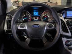 FORD FOCUS 2.0 SE SEDAN 16V 2014/2014 GRIFFCAR MULTIMARCAS DOIS IRMÃOS / Carros no Vale