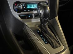 FORD FOCUS 2.0 SE SEDAN 16V 2014/2014 GRIFFCAR MULTIMARCAS DOIS IRMÃOS / Carros no Vale