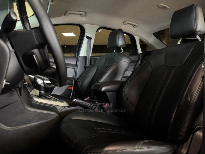 FORD FOCUS 2.0 SE SEDAN 16V 2014/2014 GRIFFCAR MULTIMARCAS DOIS IRMÃOS / Carros no Vale
