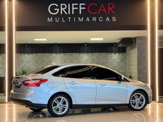 FORD FOCUS 2.0 SE SEDAN 16V 2014/2014 GRIFFCAR MULTIMARCAS DOIS IRMÃOS / Carros no Vale