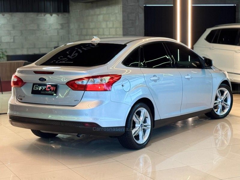 FORD FOCUS 2.0 SE SEDAN 16V 2014/2014 GRIFFCAR MULTIMARCAS DOIS IRMÃOS / Carros no Vale