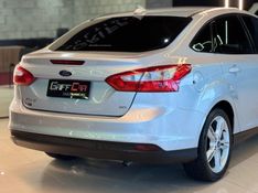 FORD FOCUS 2.0 SE SEDAN 16V 2014/2014 GRIFFCAR MULTIMARCAS DOIS IRMÃOS / Carros no Vale