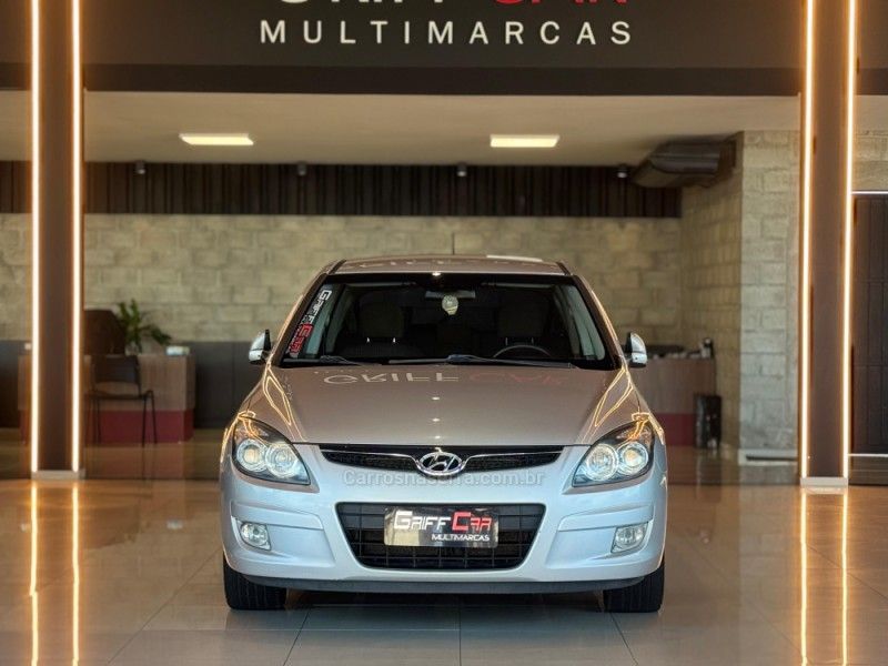 HYUNDAI I30 2.0 MPI 16V 2011/2012 GRIFFCAR MULTIMARCAS DOIS IRMÃOS / Carros no Vale