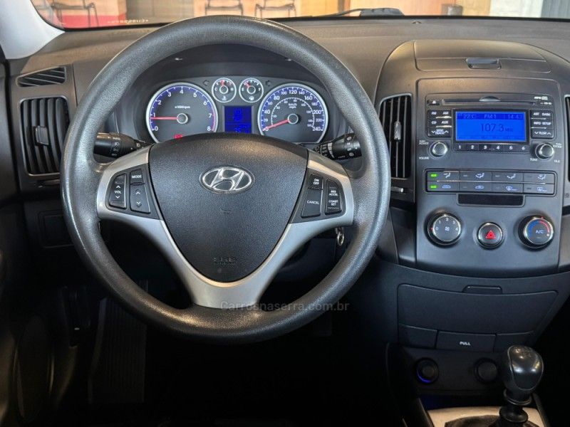 HYUNDAI I30 2.0 MPI 16V 2011/2012 GRIFFCAR MULTIMARCAS DOIS IRMÃOS / Carros no Vale