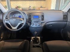 HYUNDAI I30 2.0 MPI 16V 2011/2012 GRIFFCAR MULTIMARCAS DOIS IRMÃOS / Carros no Vale