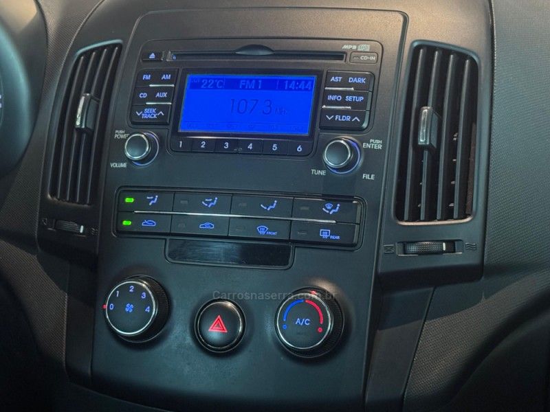 HYUNDAI I30 2.0 MPI 16V 2011/2012 GRIFFCAR MULTIMARCAS DOIS IRMÃOS / Carros no Vale