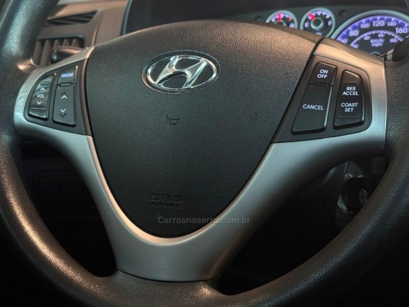 HYUNDAI I30 2.0 MPI 16V 2011/2012 GRIFFCAR MULTIMARCAS DOIS IRMÃOS / Carros no Vale