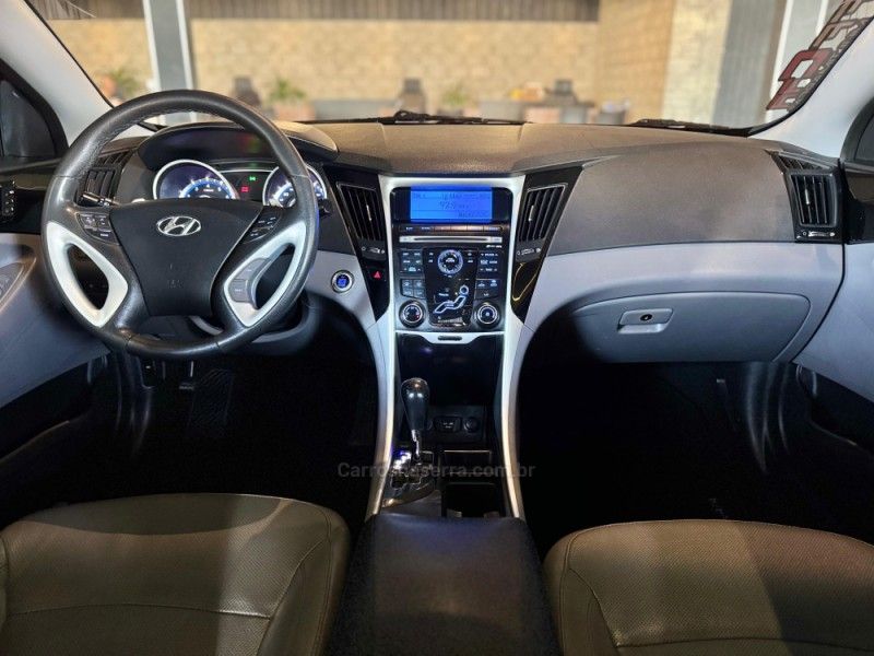 HYUNDAI SONATA 2.4 MPFI I4 16V 182CV 2012/2013 GRIFFCAR MULTIMARCAS DOIS IRMÃOS / Carros no Vale