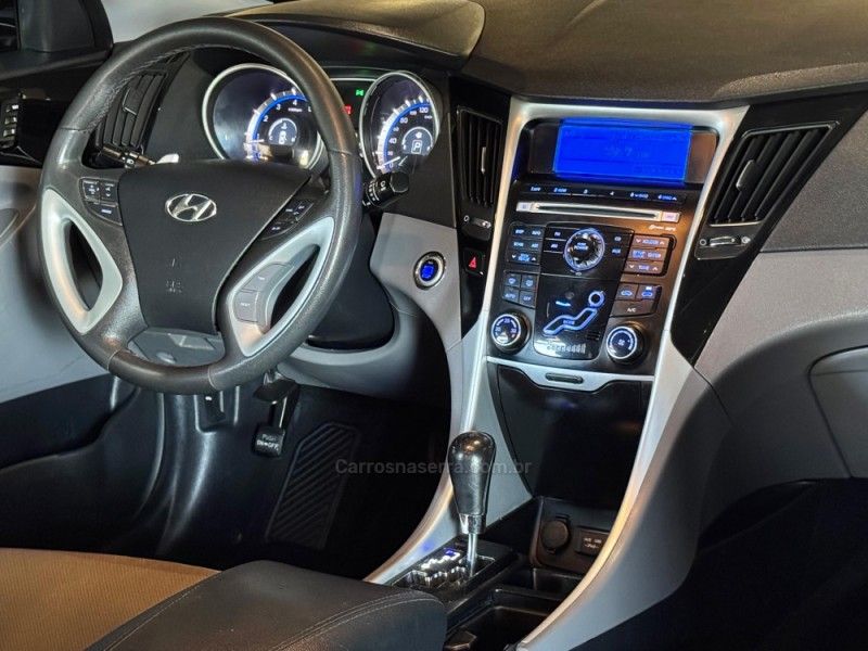 HYUNDAI SONATA 2.4 MPFI I4 16V 182CV 2012/2013 GRIFFCAR MULTIMARCAS DOIS IRMÃOS / Carros no Vale