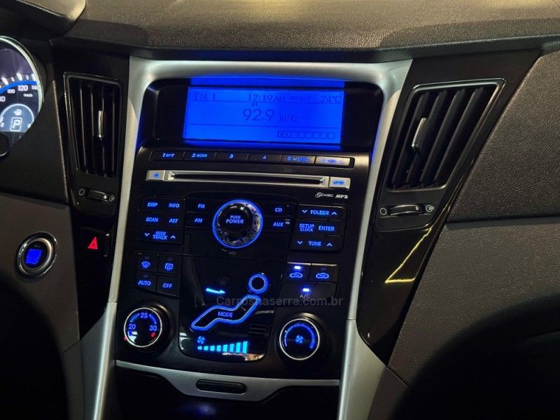 HYUNDAI SONATA 2.4 MPFI I4 16V 182CV 2012/2013 GRIFFCAR MULTIMARCAS DOIS IRMÃOS / Carros no Vale