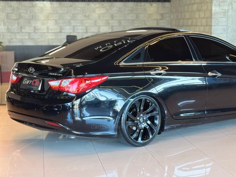 HYUNDAI SONATA 2.4 MPFI I4 16V 182CV 2012/2013 GRIFFCAR MULTIMARCAS DOIS IRMÃOS / Carros no Vale