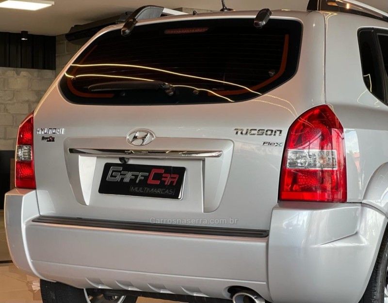 HYUNDAI TUCSON 2.0 MPFI GLS 16V 143CV 2WD 2015/2016 GRIFFCAR MULTIMARCAS DOIS IRMÃOS / Carros no Vale