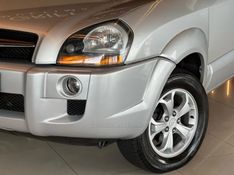 HYUNDAI TUCSON 2.0 MPFI GLS 16V 143CV 2WD 2015/2016 GRIFFCAR MULTIMARCAS DOIS IRMÃOS / Carros no Vale