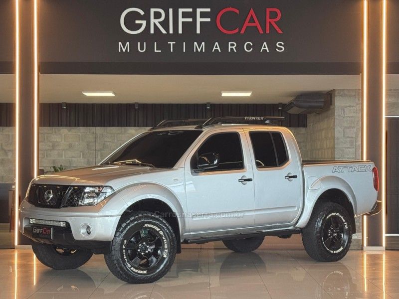 NISSAN FRONTIER 2.5 SE ATTACK 4X4 CD TURBO ELETRONIC 2011/2012 GRIFFCAR MULTIMARCAS DOIS IRMÃOS / Carros no Vale