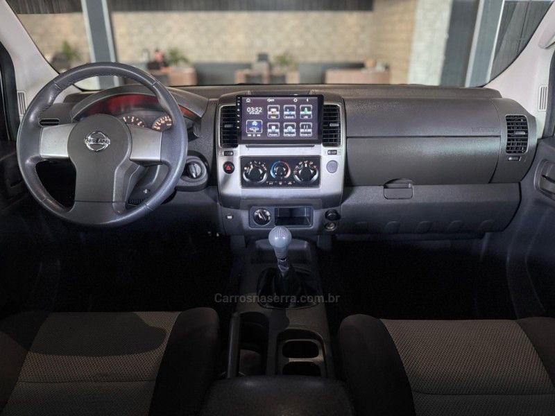 NISSAN FRONTIER 2.5 SE ATTACK 4X4 CD TURBO ELETRONIC 2011/2012 GRIFFCAR MULTIMARCAS DOIS IRMÃOS / Carros no Vale