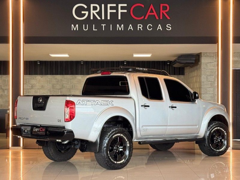 NISSAN FRONTIER 2.5 SE ATTACK 4X4 CD TURBO ELETRONIC 2011/2012 GRIFFCAR MULTIMARCAS DOIS IRMÃOS / Carros no Vale