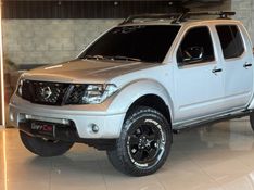 NISSAN FRONTIER 2.5 SE ATTACK 4X4 CD TURBO ELETRONIC 2011/2012 GRIFFCAR MULTIMARCAS DOIS IRMÃOS / Carros no Vale