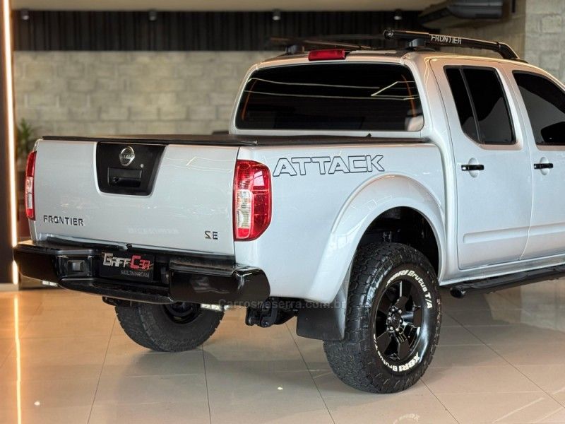 NISSAN FRONTIER 2.5 SE ATTACK 4X4 CD TURBO ELETRONIC 2011/2012 GRIFFCAR MULTIMARCAS DOIS IRMÃOS / Carros no Vale
