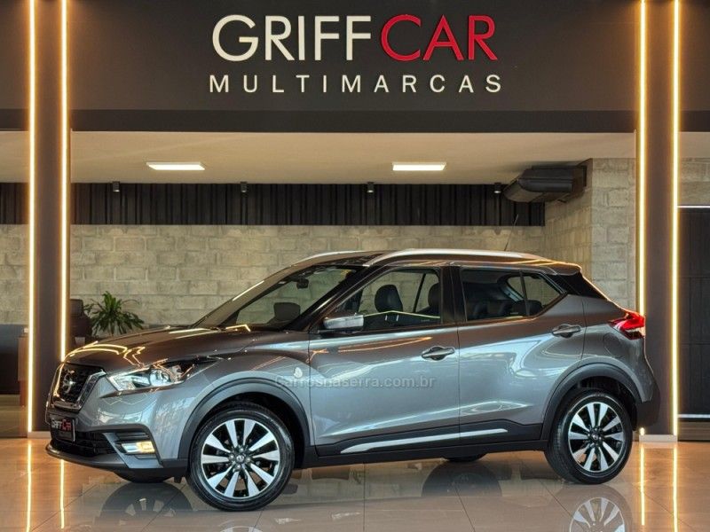 NISSAN KICKS 1.6 16V RIO XTRONIC 2016/2017 GRIFFCAR MULTIMARCAS DOIS IRMÃOS / Carros no Vale