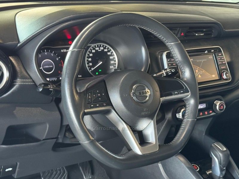 NISSAN KICKS 1.6 16V RIO XTRONIC 2016/2017 GRIFFCAR MULTIMARCAS DOIS IRMÃOS / Carros no Vale