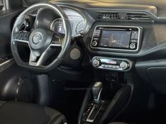 NISSAN KICKS 1.6 16V RIO XTRONIC 2016/2017 GRIFFCAR MULTIMARCAS DOIS IRMÃOS / Carros no Vale