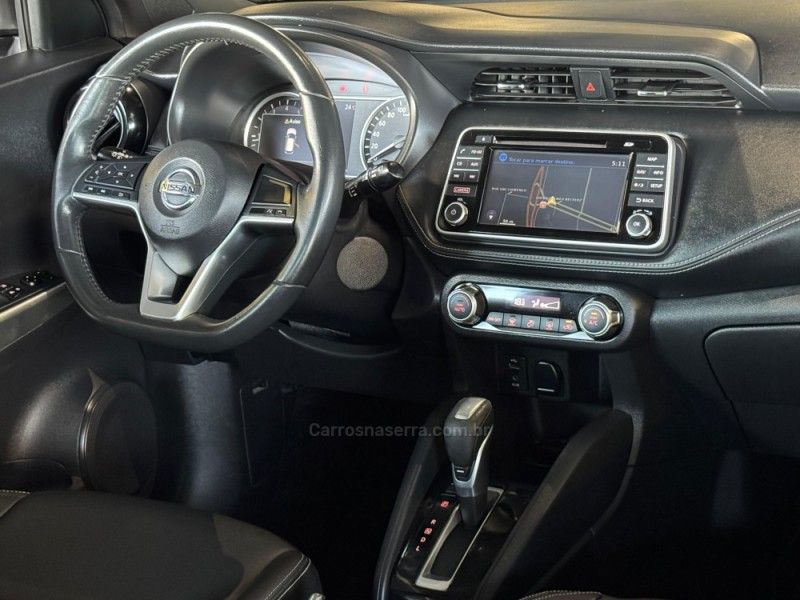 NISSAN KICKS 1.6 16V RIO XTRONIC 2016/2017 GRIFFCAR MULTIMARCAS DOIS IRMÃOS / Carros no Vale