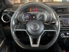 NISSAN KICKS 1.6 16V RIO XTRONIC 2016/2017 GRIFFCAR MULTIMARCAS DOIS IRMÃOS / Carros no Vale