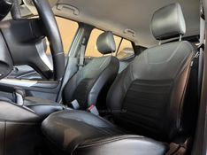 NISSAN KICKS 1.6 16V RIO XTRONIC 2016/2017 GRIFFCAR MULTIMARCAS DOIS IRMÃOS / Carros no Vale
