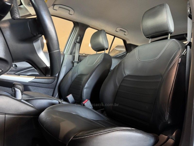 NISSAN KICKS 1.6 16V RIO XTRONIC 2016/2017 GRIFFCAR MULTIMARCAS DOIS IRMÃOS / Carros no Vale