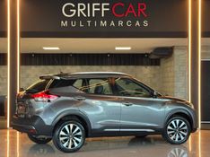 NISSAN KICKS 1.6 16V RIO XTRONIC 2016/2017 GRIFFCAR MULTIMARCAS DOIS IRMÃOS / Carros no Vale