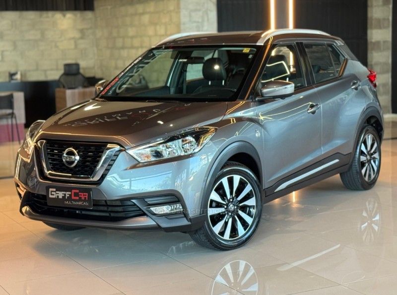 NISSAN KICKS 1.6 16V RIO XTRONIC 2016/2017 GRIFFCAR MULTIMARCAS DOIS IRMÃOS / Carros no Vale