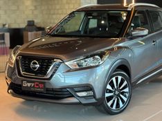 NISSAN KICKS 1.6 16V RIO XTRONIC 2016/2017 GRIFFCAR MULTIMARCAS DOIS IRMÃOS / Carros no Vale