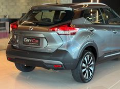 NISSAN KICKS 1.6 16V RIO XTRONIC 2016/2017 GRIFFCAR MULTIMARCAS DOIS IRMÃOS / Carros no Vale