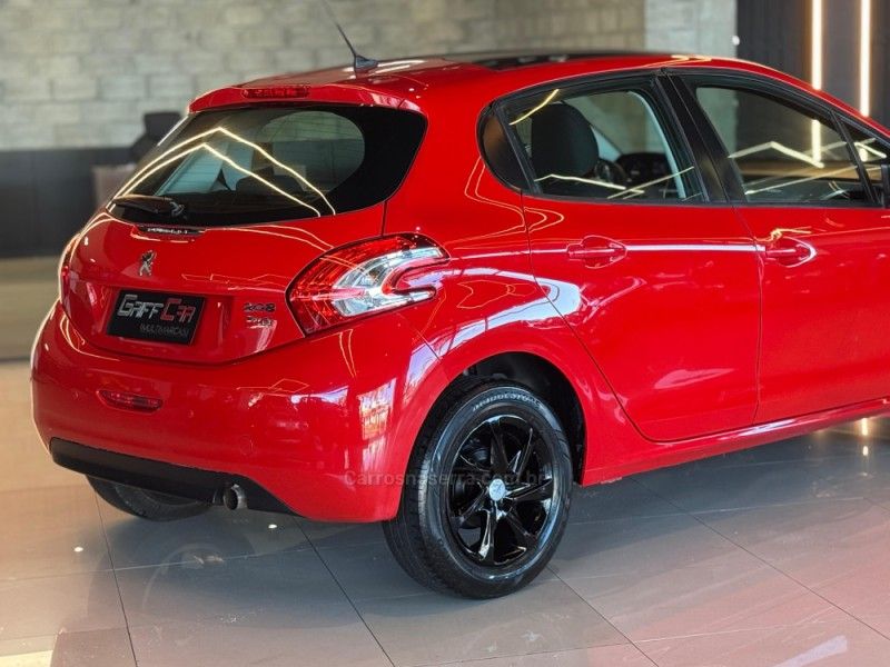 PEUGEOT 208 1.5 ALLURE 8V 2014/2015 GRIFFCAR MULTIMARCAS DOIS IRMÃOS / Carros no Vale