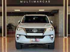 TOYOTA HILUX SW4 2.8 SRX 4X4 16V TURBO INTERCOOLER 2016/2017 GRIFFCAR MULTIMARCAS DOIS IRMÃOS / Carros no Vale