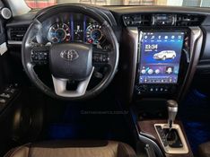 TOYOTA HILUX SW4 2.8 SRX 4X4 16V TURBO INTERCOOLER 2016/2017 GRIFFCAR MULTIMARCAS DOIS IRMÃOS / Carros no Vale