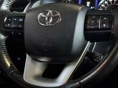 TOYOTA HILUX SW4 2.8 SRX 4X4 16V TURBO INTERCOOLER 2016/2017 GRIFFCAR MULTIMARCAS DOIS IRMÃOS / Carros no Vale