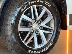 TOYOTA HILUX SW4 2.8 SRX 4X4 16V TURBO INTERCOOLER 2016/2017 GRIFFCAR MULTIMARCAS DOIS IRMÃOS / Carros no Vale
