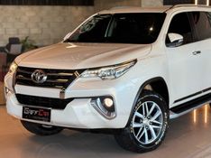 TOYOTA HILUX SW4 2.8 SRX 4X4 16V TURBO INTERCOOLER 2016/2017 GRIFFCAR MULTIMARCAS DOIS IRMÃOS / Carros no Vale