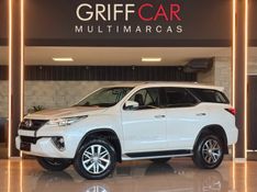 TOYOTA HILUX SW4 2.8 SRX 4X4 7 LUGARES 16V TURBO INTERCOOLER 2016/2017 GRIFFCAR MULTIMARCAS DOIS IRMÃOS / Carros no Vale