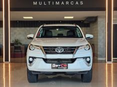 TOYOTA HILUX SW4 2.8 SRX 4X4 7 LUGARES 16V TURBO INTERCOOLER 2016/2017 GRIFFCAR MULTIMARCAS DOIS IRMÃOS / Carros no Vale