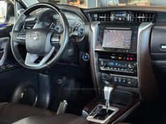 TOYOTA HILUX SW4 2.8 SRX 4X4 7 LUGARES 16V TURBO INTERCOOLER 2016/2017 GRIFFCAR MULTIMARCAS DOIS IRMÃOS / Carros no Vale