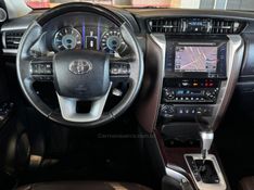 TOYOTA HILUX SW4 2.8 SRX 4X4 7 LUGARES 16V TURBO INTERCOOLER 2016/2017 GRIFFCAR MULTIMARCAS DOIS IRMÃOS / Carros no Vale