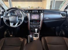 TOYOTA HILUX SW4 2.8 SRX 4X4 7 LUGARES 16V TURBO INTERCOOLER 2016/2017 GRIFFCAR MULTIMARCAS DOIS IRMÃOS / Carros no Vale