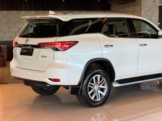 TOYOTA HILUX SW4 2.8 SRX 4X4 7 LUGARES 16V TURBO INTERCOOLER 2016/2017 GRIFFCAR MULTIMARCAS DOIS IRMÃOS / Carros no Vale