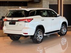 TOYOTA HILUX SW4 2.8 SRX 4X4 7 LUGARES 16V TURBO INTERCOOLER 2016/2017 GRIFFCAR MULTIMARCAS DOIS IRMÃOS / Carros no Vale
