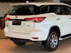 TOYOTA HILUX SW4 2.8 SRX 4X4 7 LUGARES 16V TURBO INTERCOOLER 2016/2017 GRIFFCAR MULTIMARCAS DOIS IRMÃOS / Carros no Vale