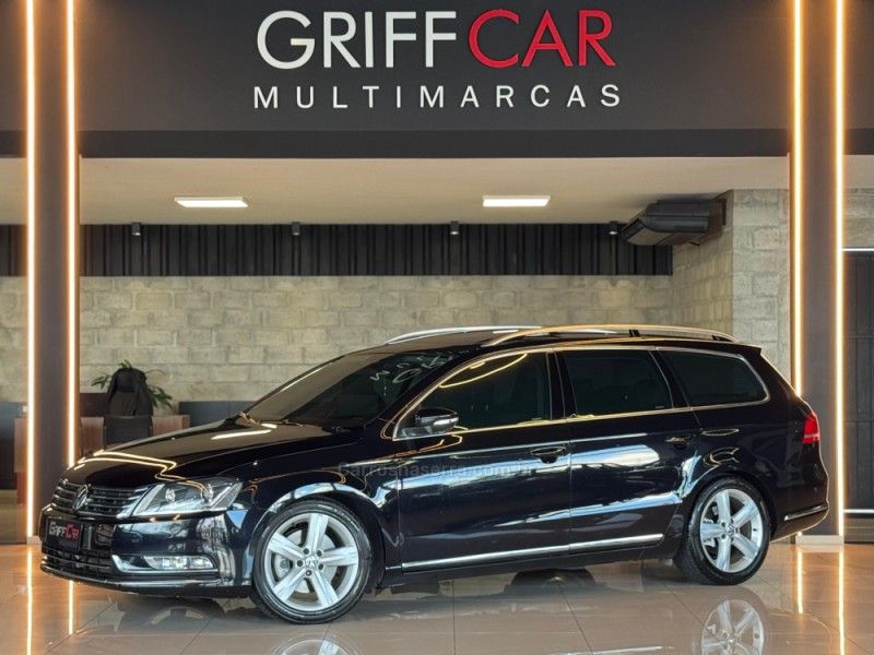 VOLKSWAGEN PASSAT 2.0 TSI HIGLHINE VARIANT AUTOMATIZADO 2011/2011 GRIFFCAR MULTIMARCAS DOIS IRMÃOS / Carros no Vale